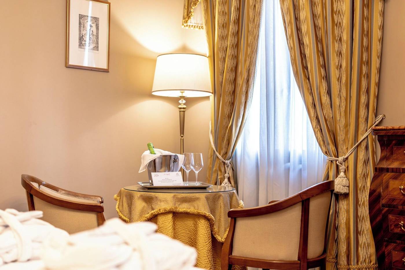 Al-Ponte-Dei-Sospiri-Junior-Suites-Room-16