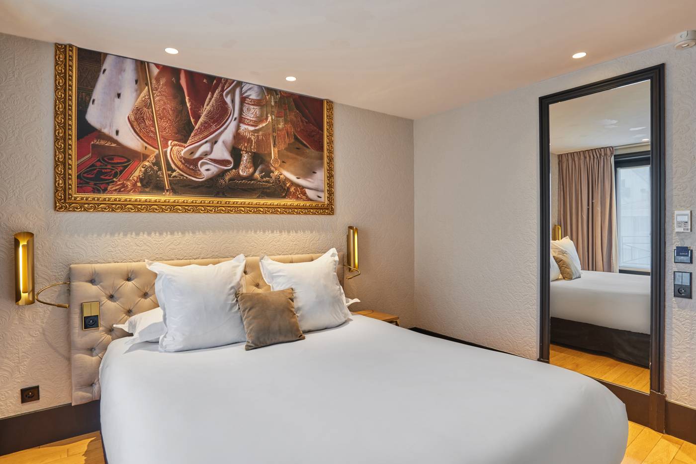 Hotel-Eiffel-Petit-Louvre-Room-14