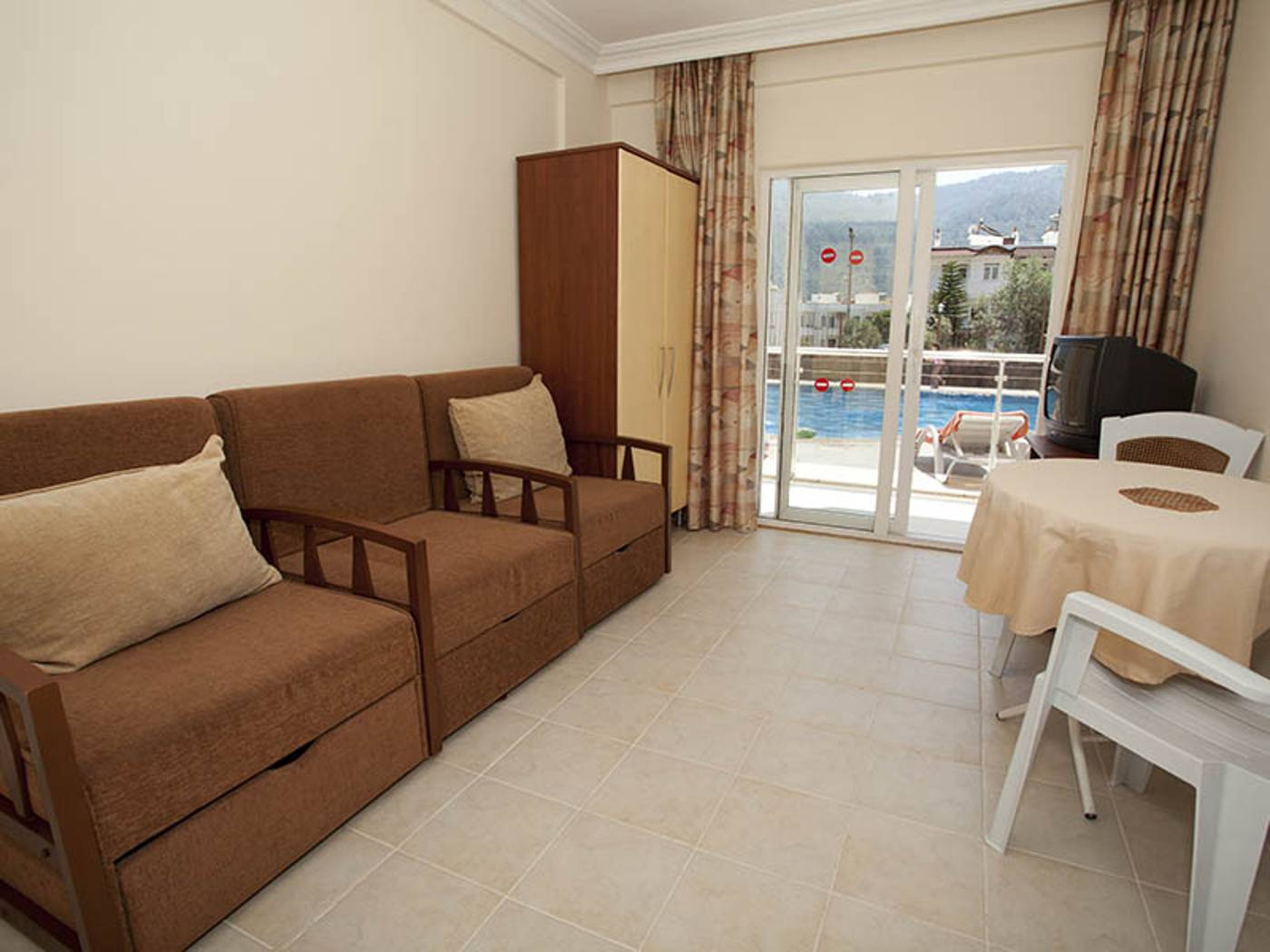 Club Tokmak Apartments