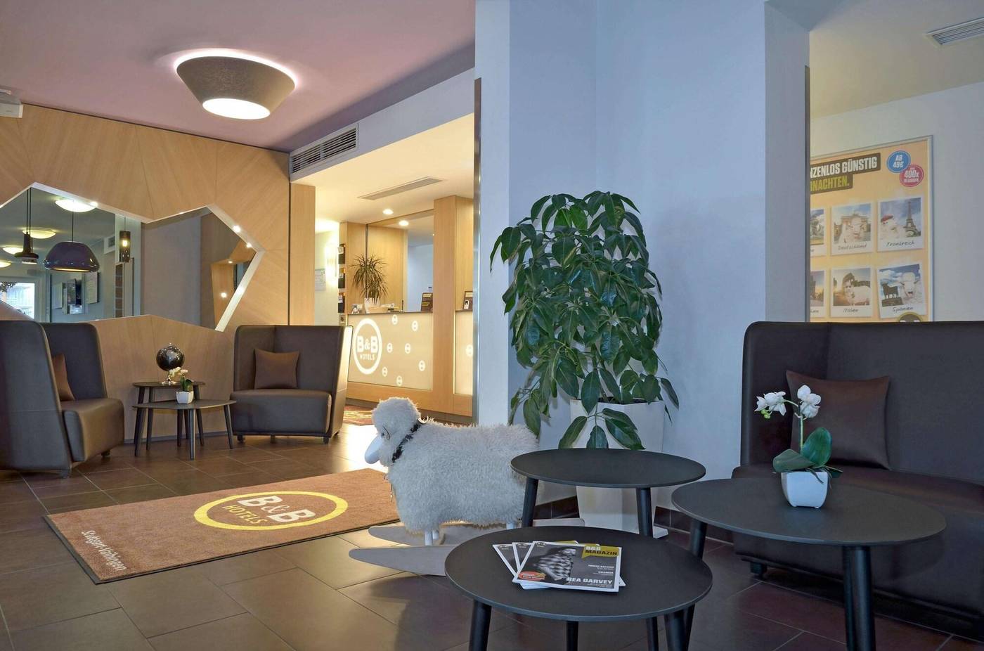 B&B Hotel Stuttgart-Vaihingen-Germany-Stuttgart-Lobby-10