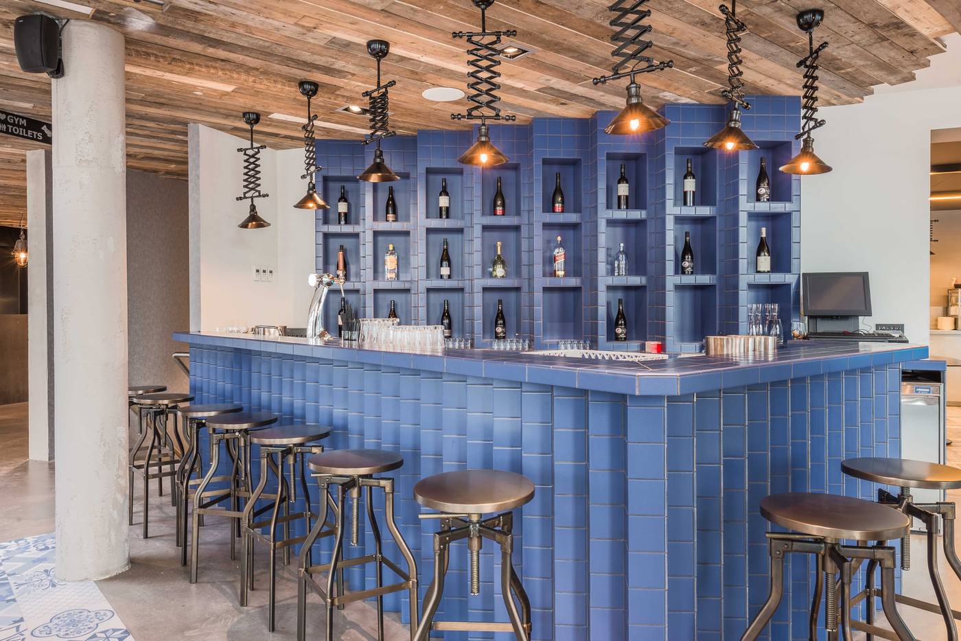 Urban-Lodge-Hotel-Bar-16