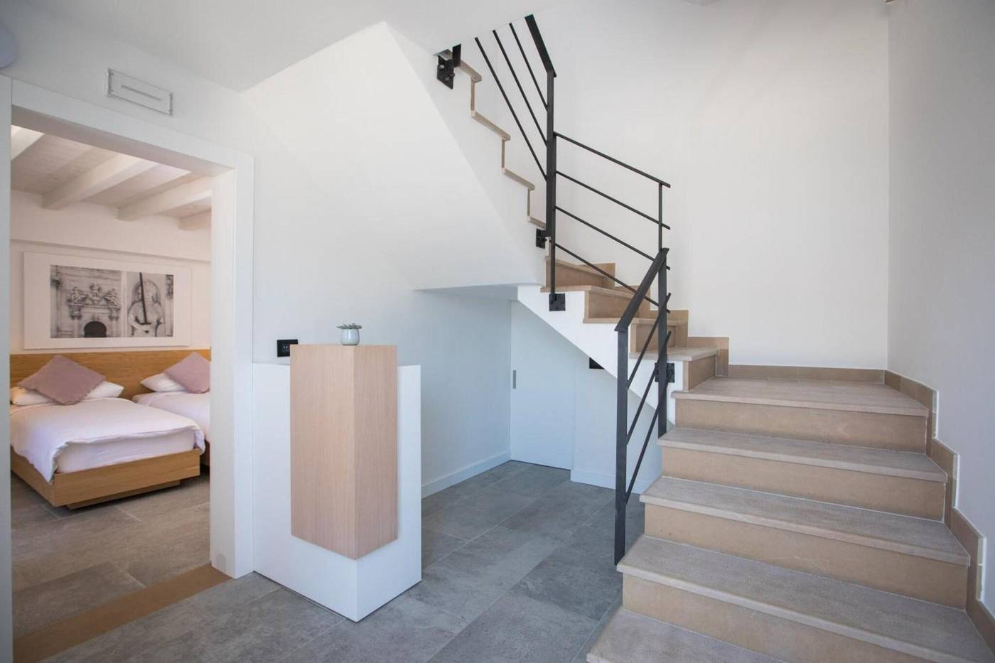 Bova-Luxury-Rooms-Lobby-27