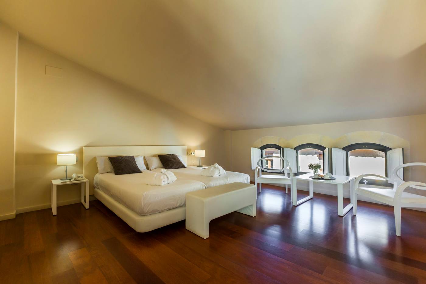 Gran-Claustre-Room-9