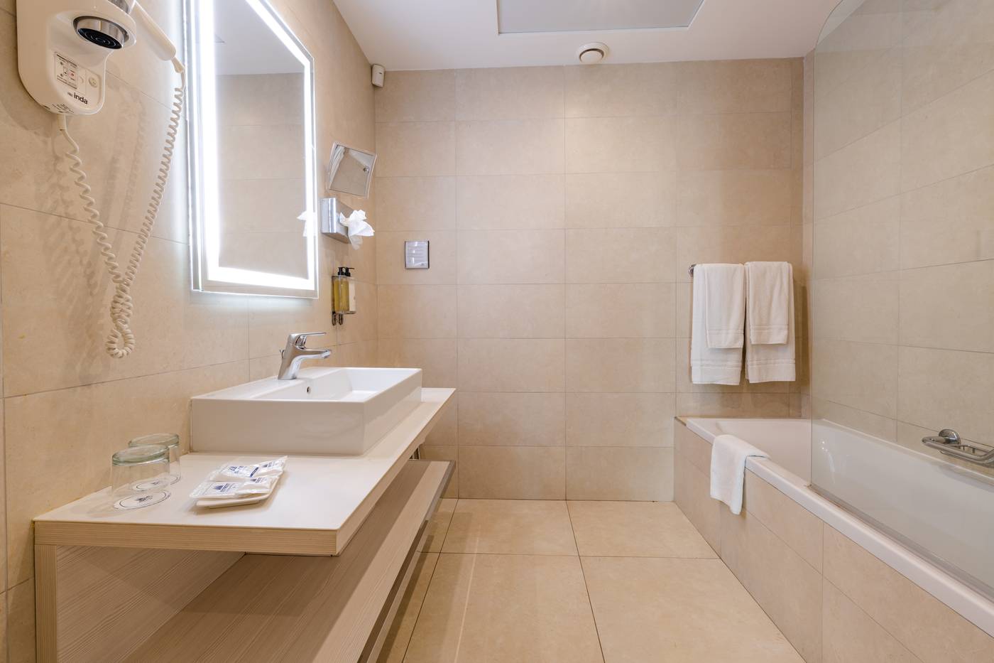 Maritim-Antonine-Hotel---Spa-Room-34