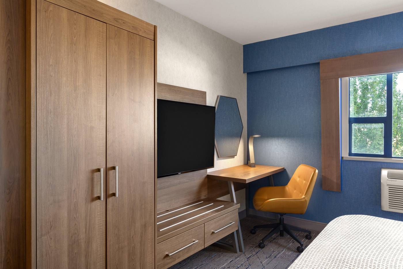 Holiday-Inn-Express-Vancouver-Airport-Richmond-Room-28