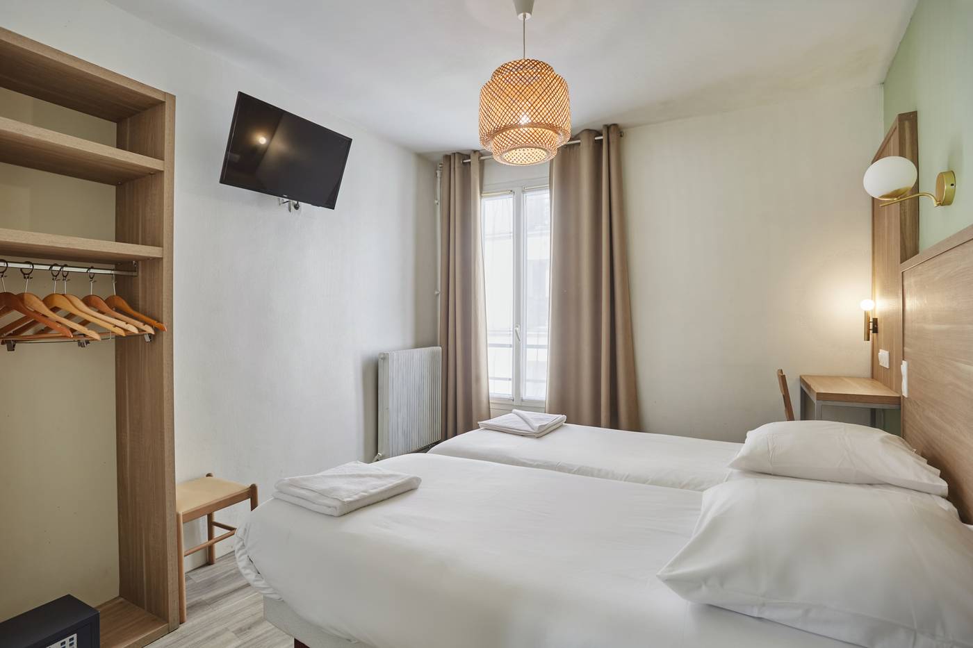 Hipotel-Paris-Gare-Du-Nord-Merryl-Room-8