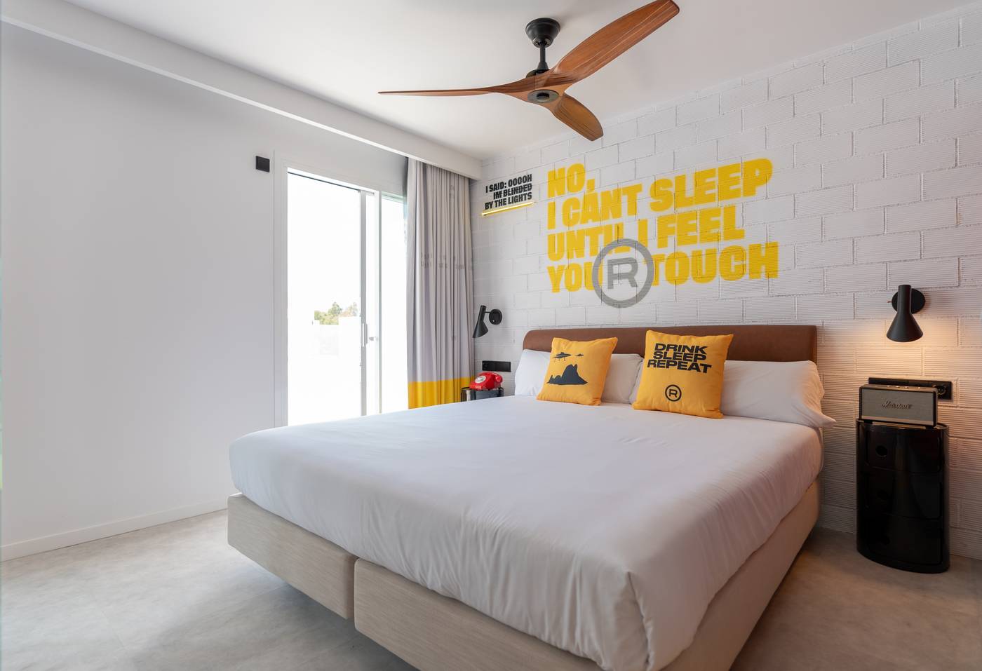 Ryans-Lolas---Adults-Only-Room-31