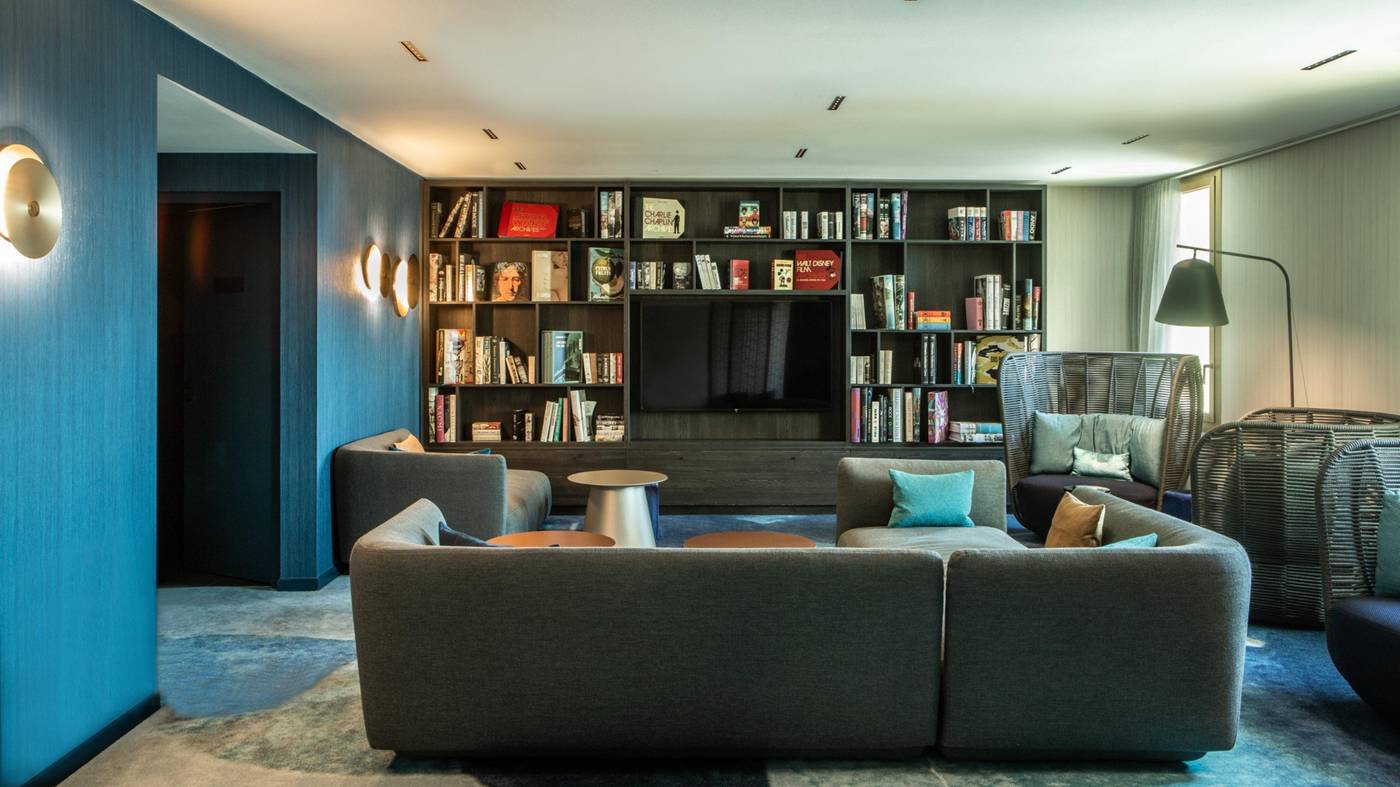 Crowne-Plaza-Nice-Grand-Arenas-Lobby-24