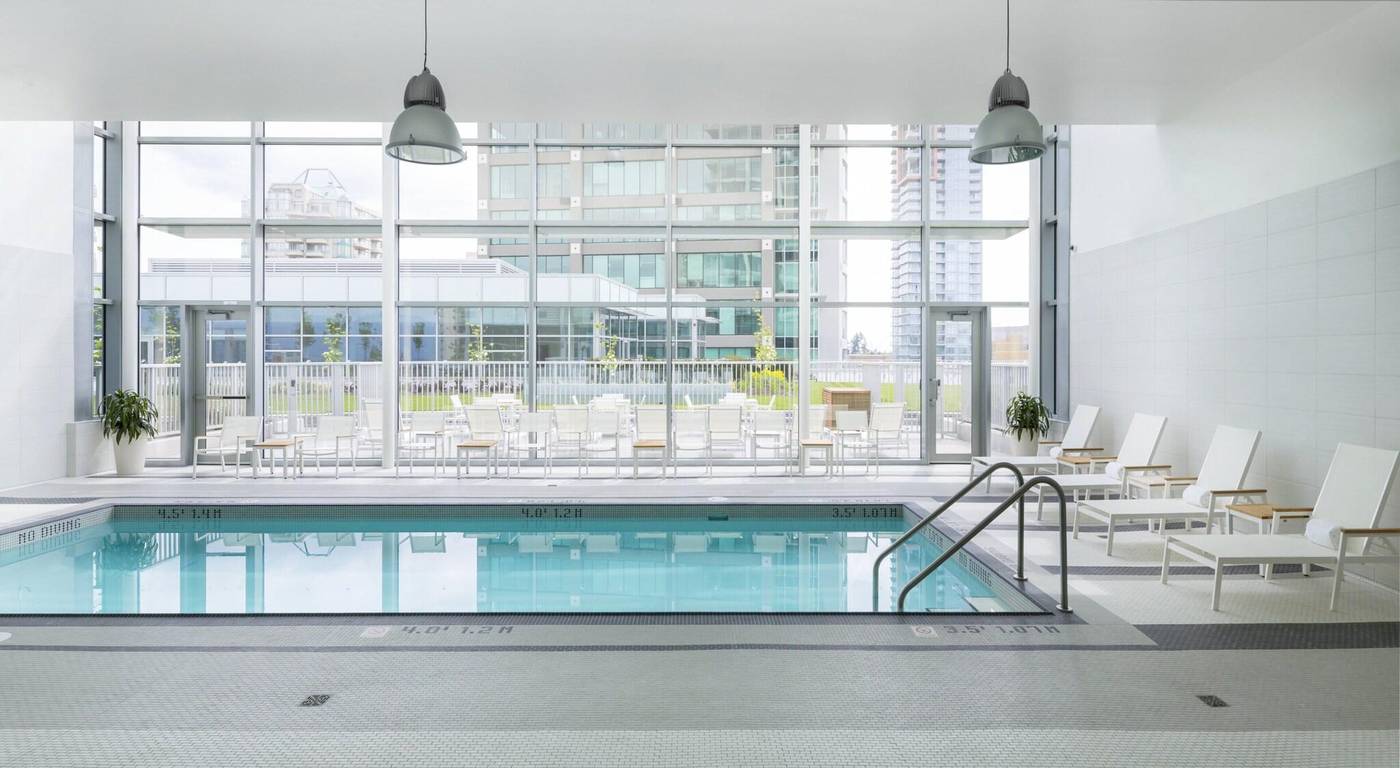 Element-Vancouver-Metrotown-Pool-31