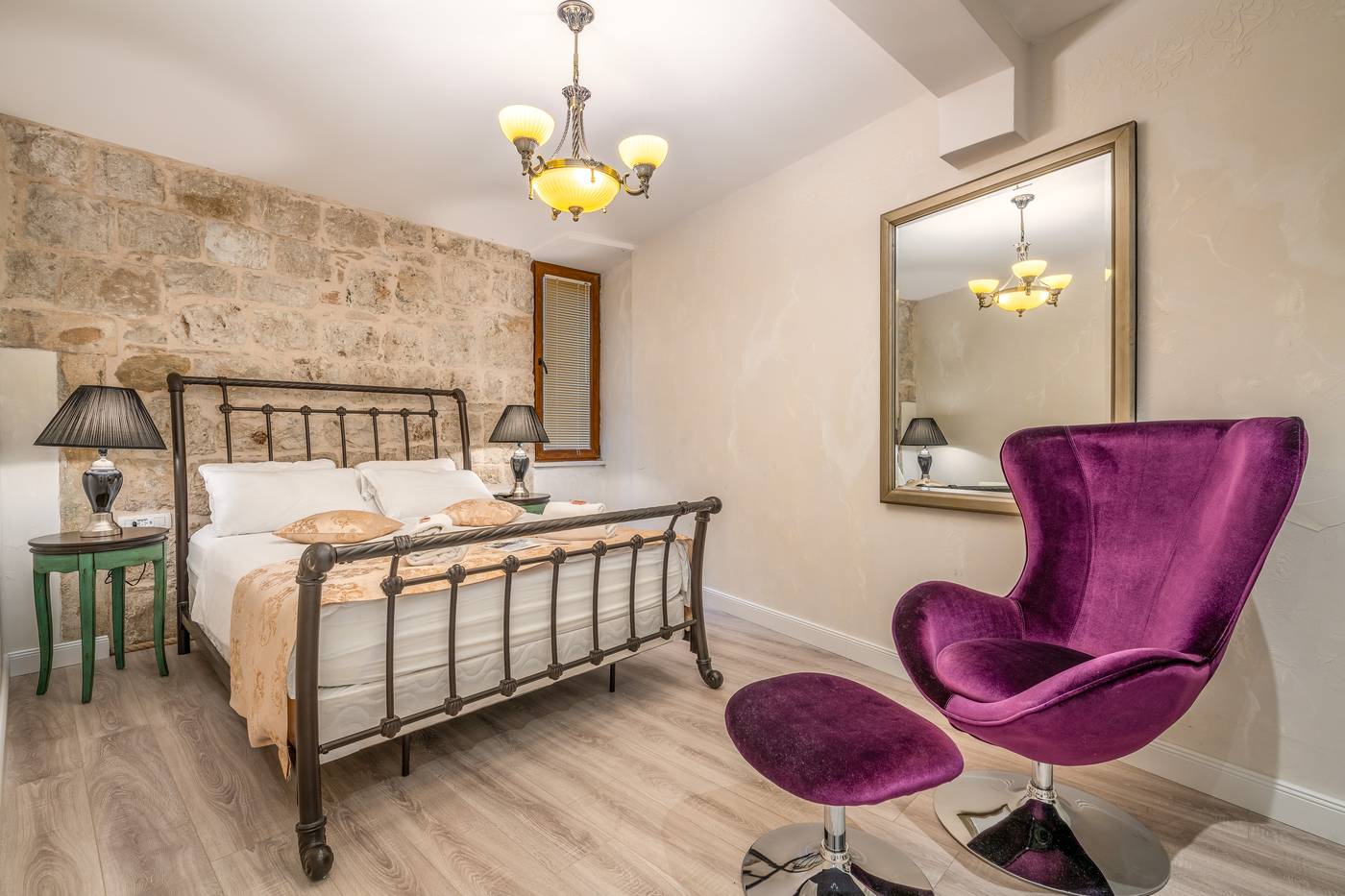 Historic-Plaza-Varos-Split-Room-26