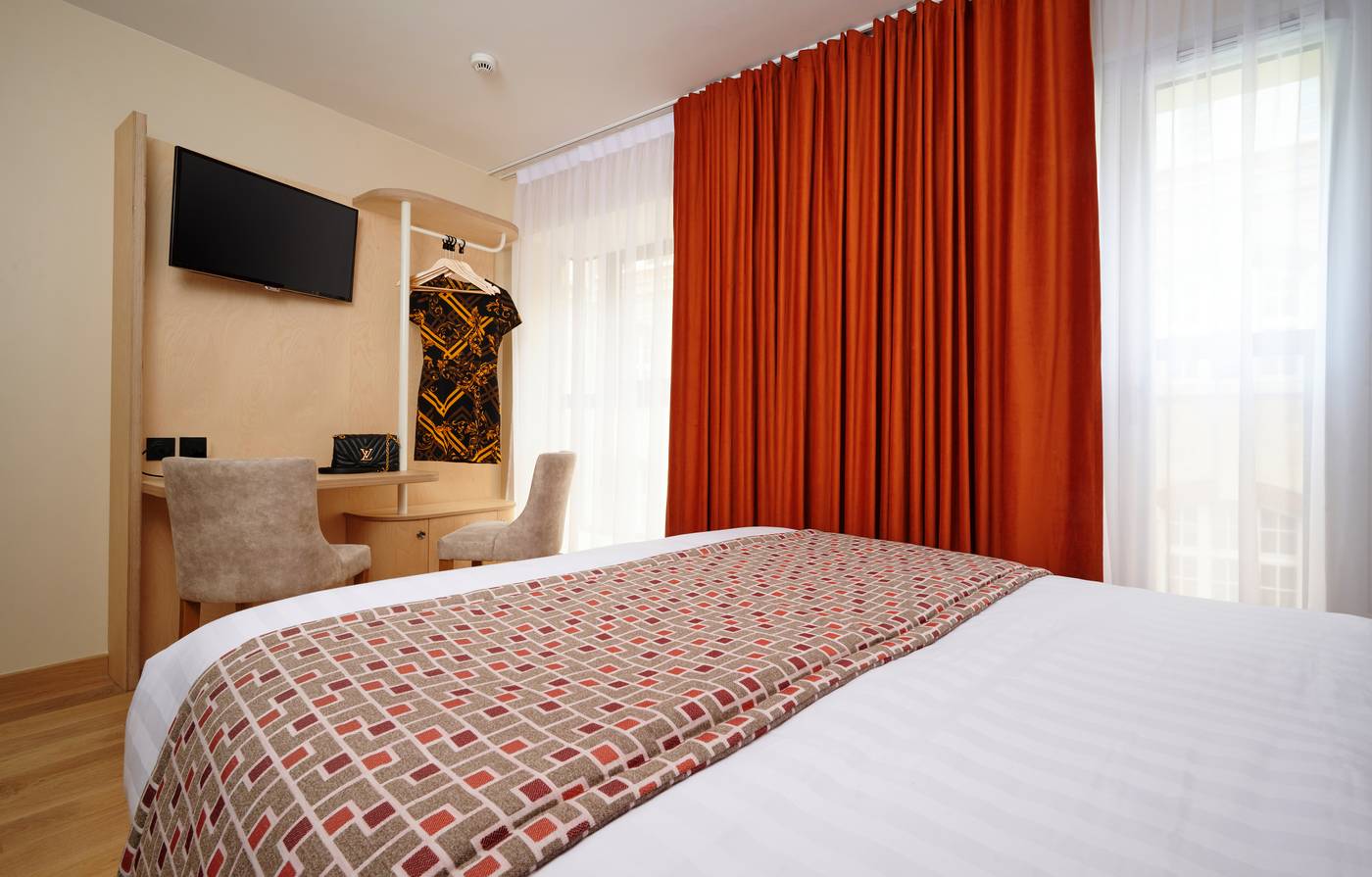 VLH-Paris-Montparnasse-Eiffel-Room-20