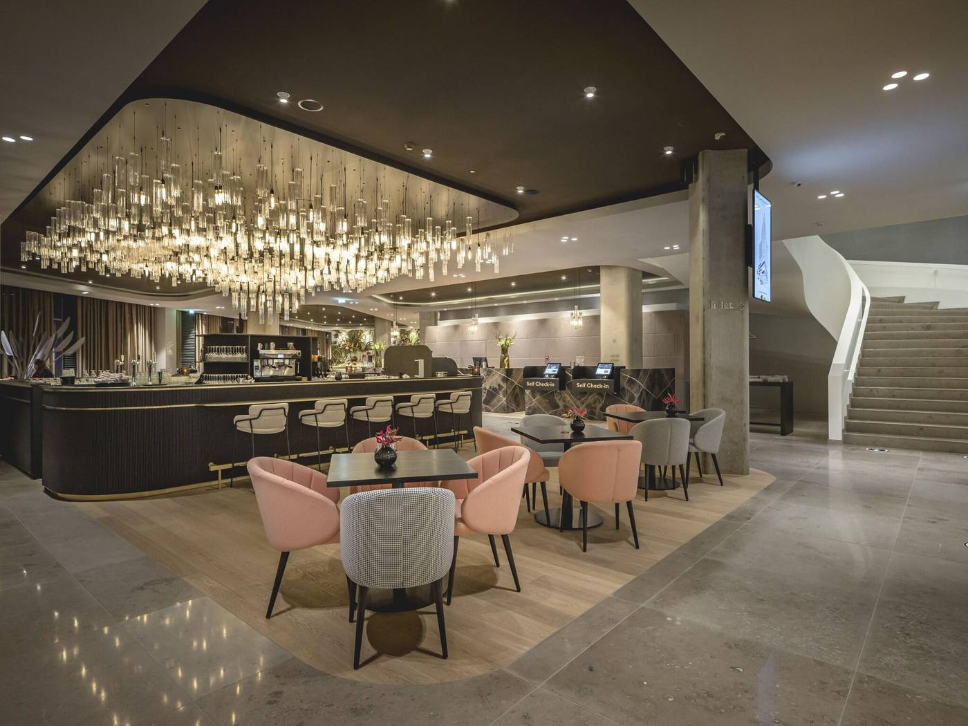 Van-der-Valk-Hotel-Amsterdam-Zuidas-Lobby-11