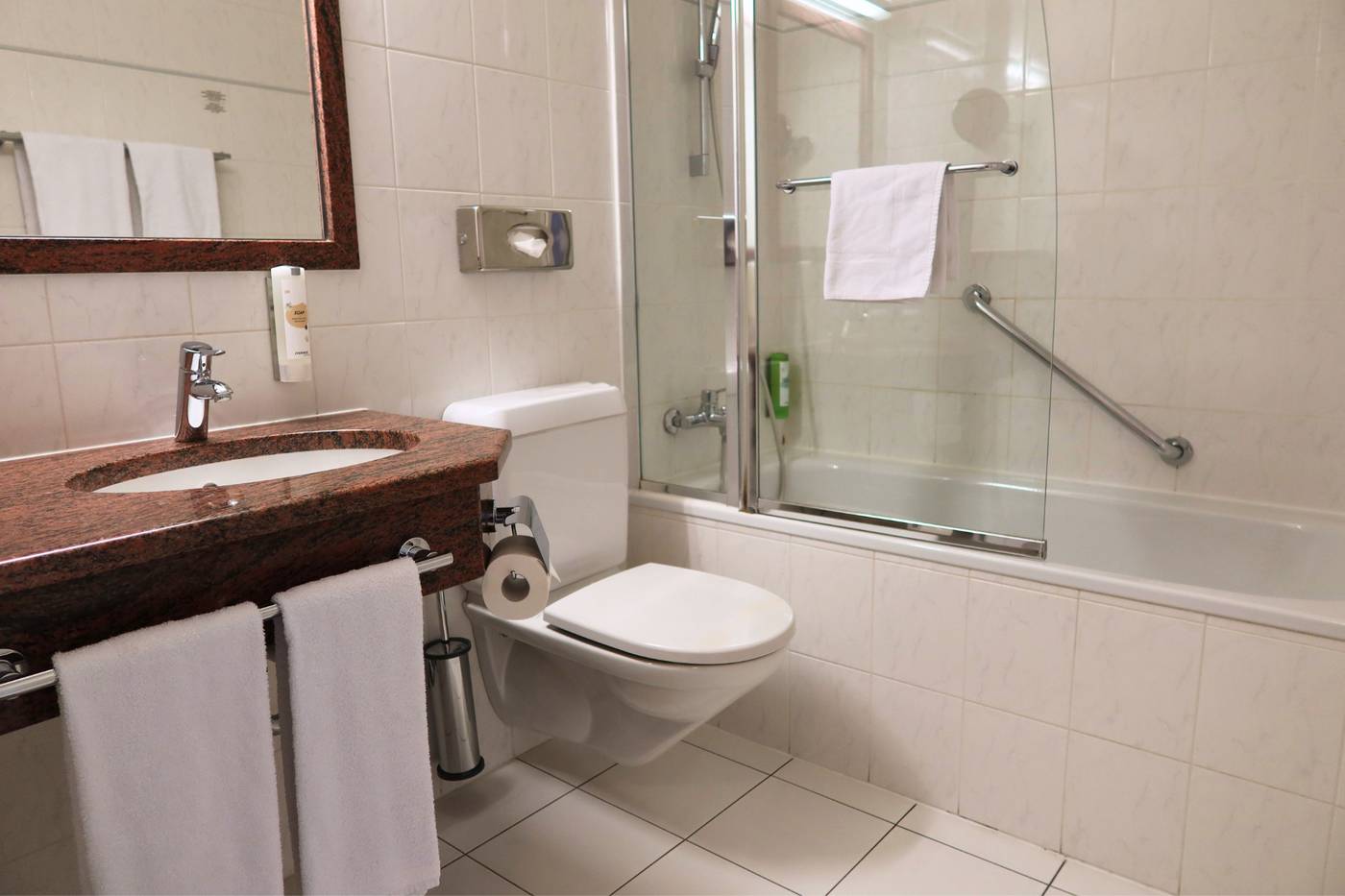 Hotel-Everness--Signature-Collection-Room-28