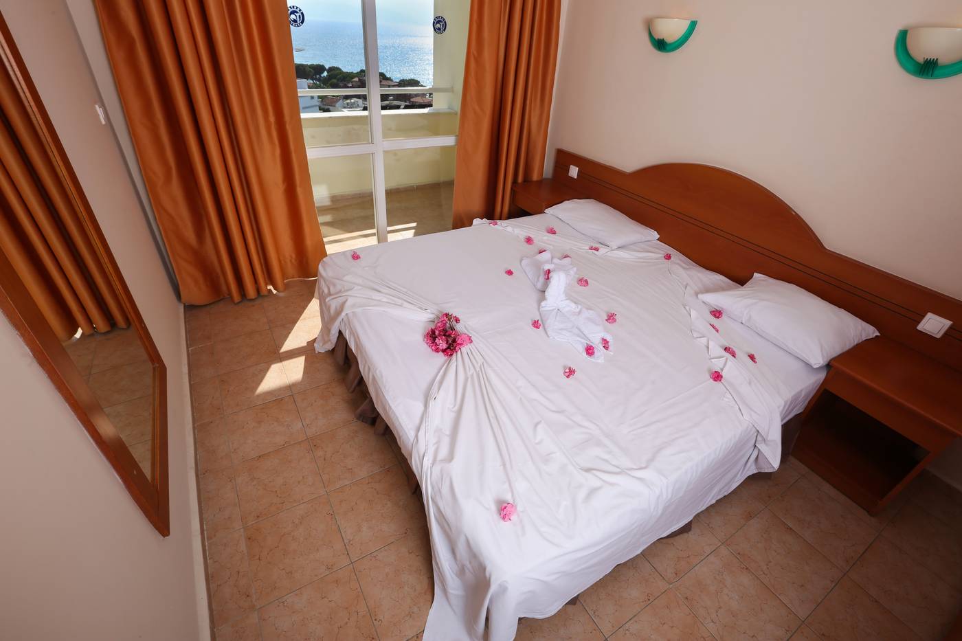 Tuntas-Family-Suites-Kusadasi-Room-24