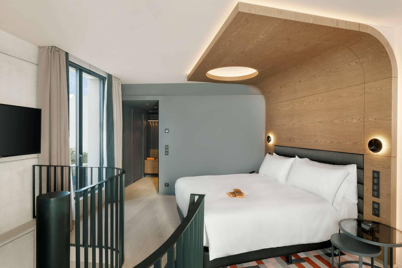 Canopy-By-Hilton-Paris-Eiffel-Tower-Room-29