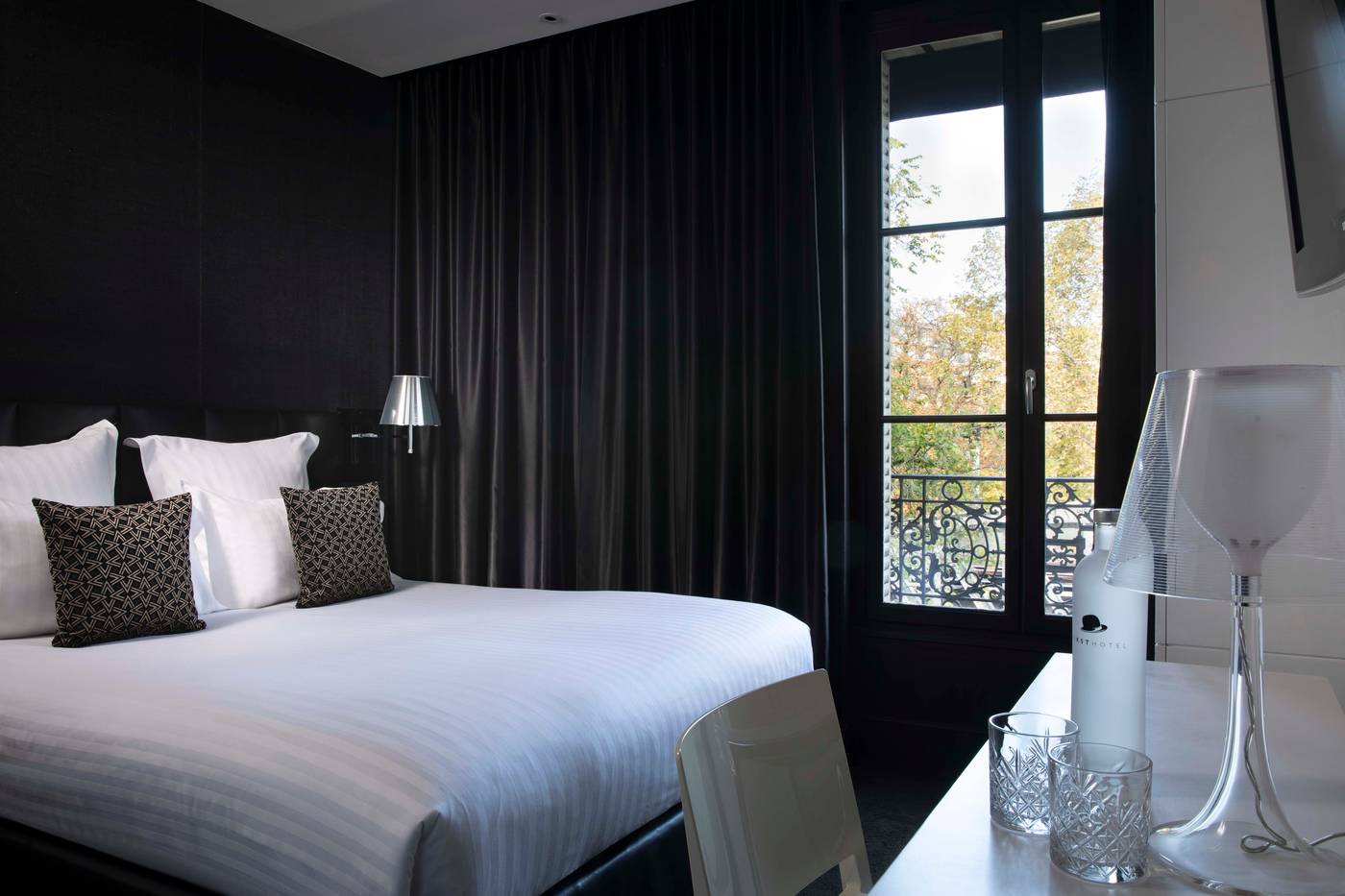 First-Hotel-Paris-Tour-Eiffel-Room-18
