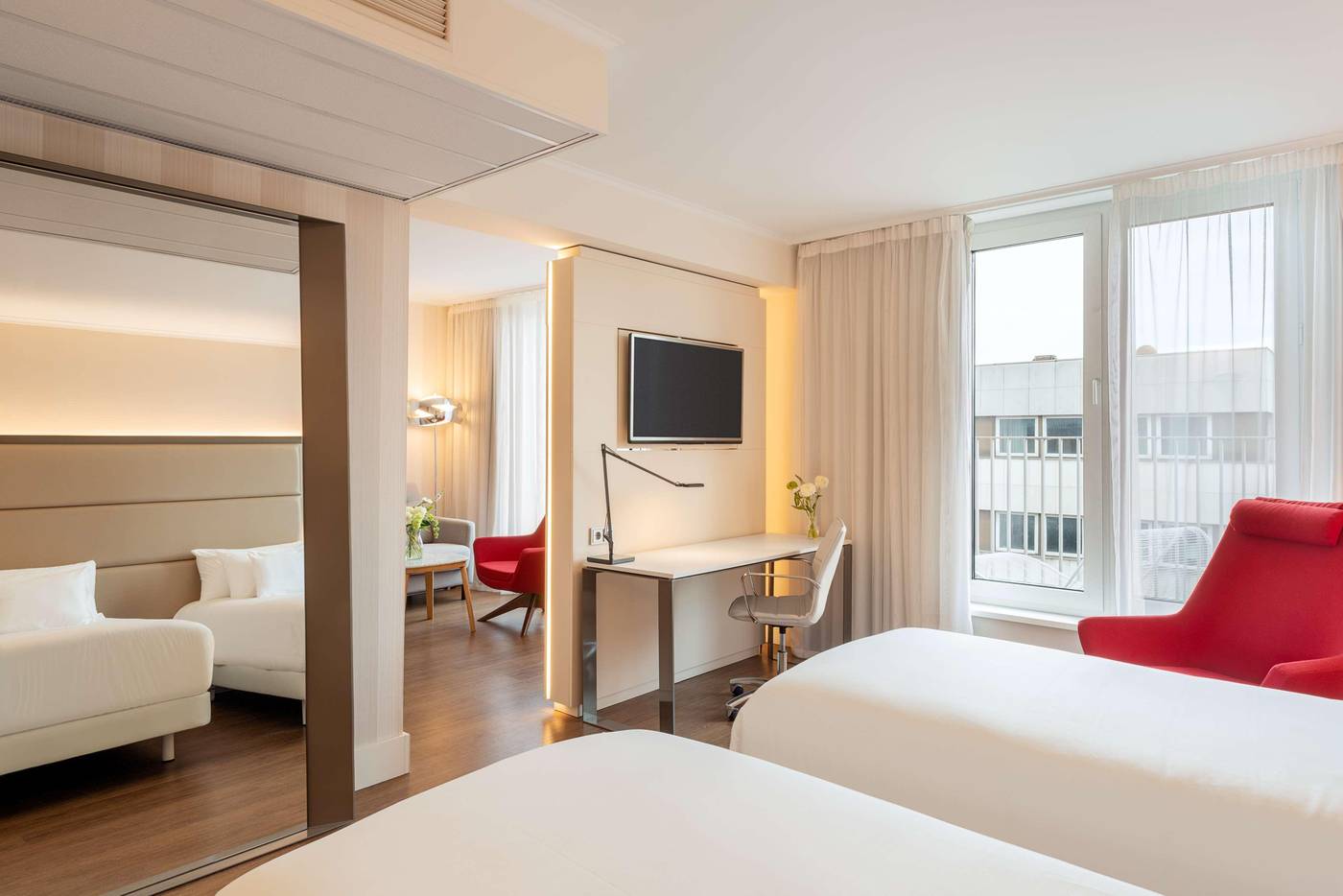 NH-Collection-Berlin-Mitte-am-Checkpoint-Charlie-Room-26