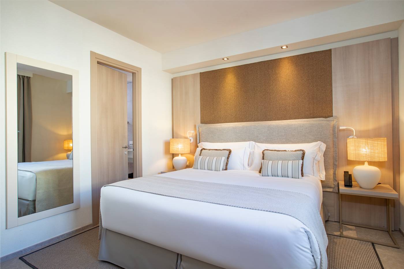 Mangia-s-Santa-Teresa-Sardinia--Curio-Collection-Room-16