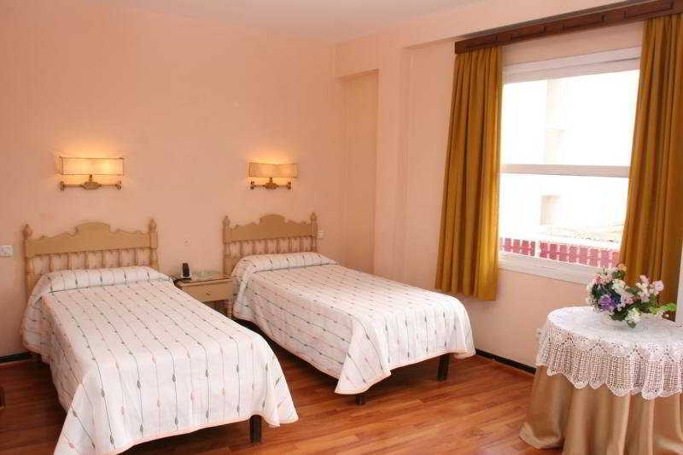 Maga-Room-16