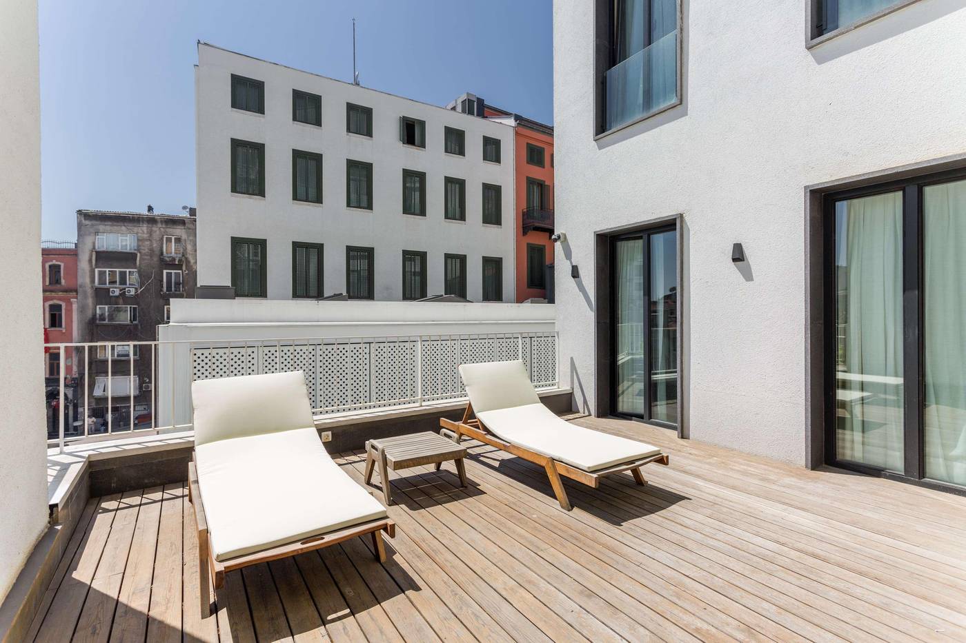 Room-Mate-Emir-Room-87