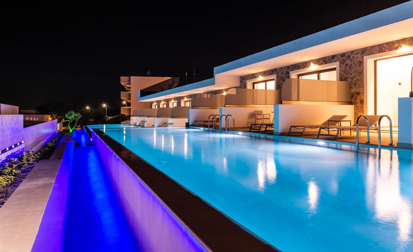 Zoes-Hotel-Room-2