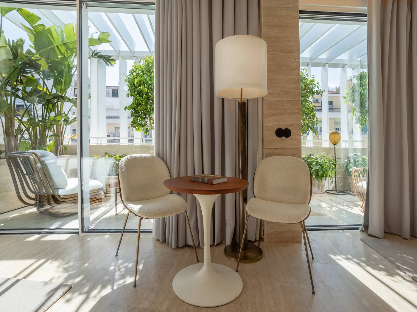 Browns-Avenue-Hotel-Room-6