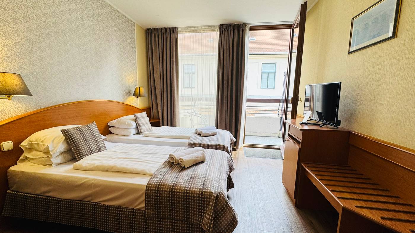 Hotel-Orion-Varkert-Room-16