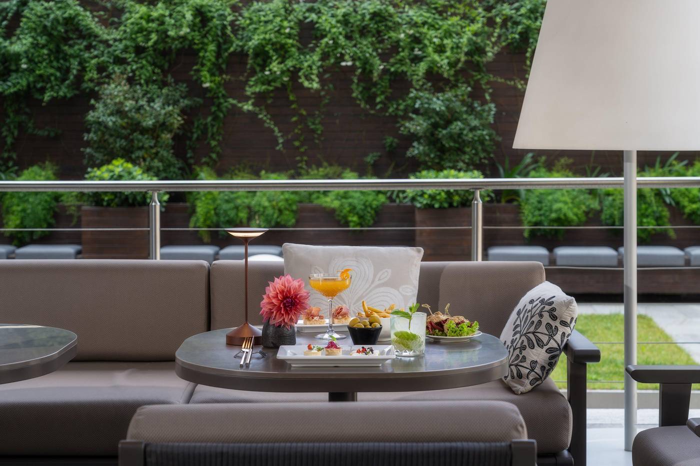 Crowne-Plaza-Milan-City-Bar-57