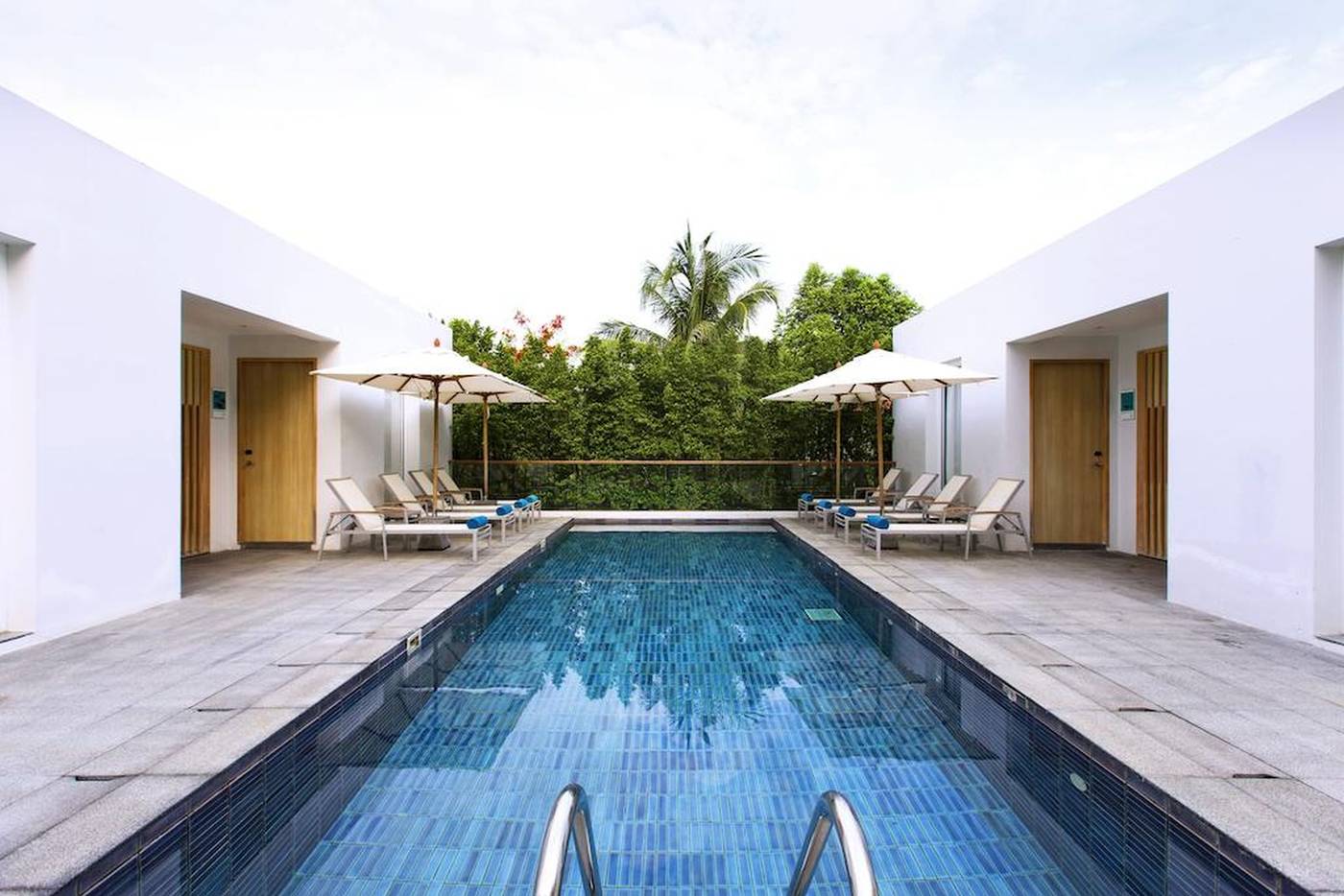 Nap-Patong-Hotel-Pool-8