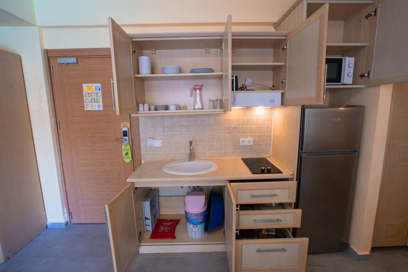 Alenz-Suite-Hotel-Room-24