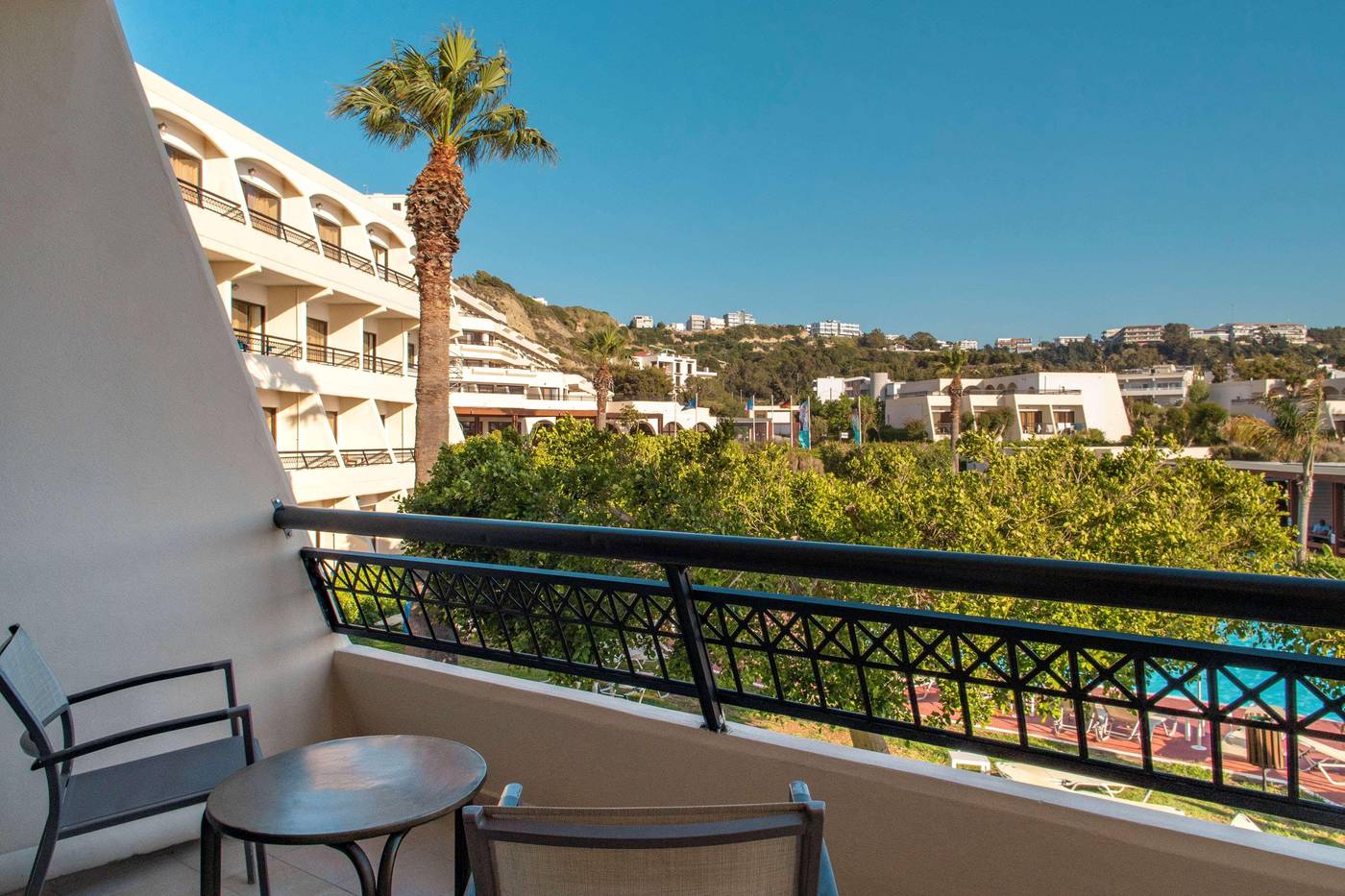 Sol-Cosmopolitan-Rhodes-Room-77