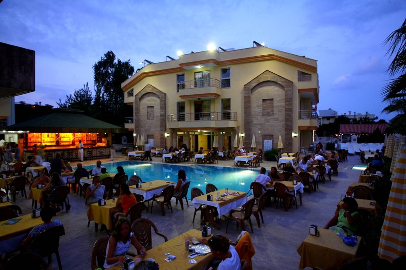 Grand-Lukullus-Hotel-Terrace-7