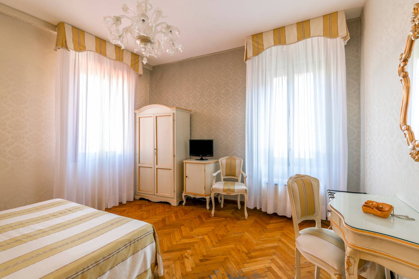 Palazzo-Guardi-Room-18