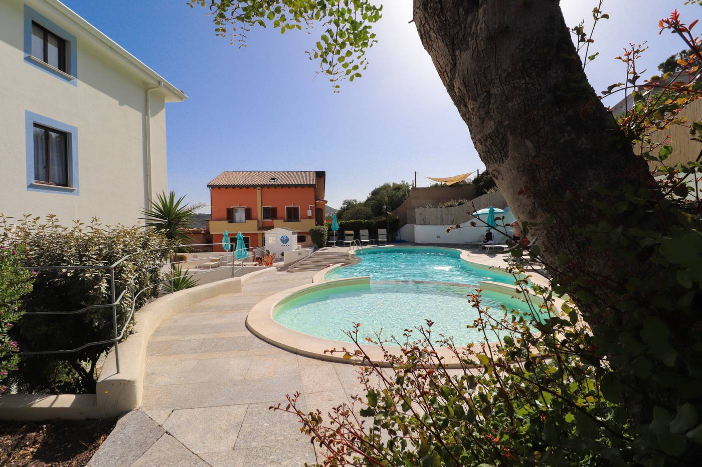 Best-Western-Hotel-Blumarea-Pool-1