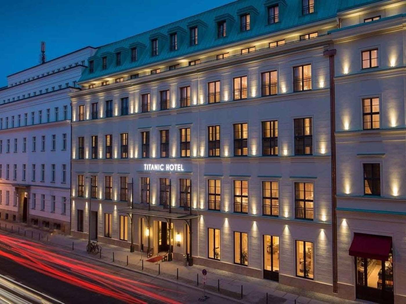 Titanic-Gendarmenmarkt-Berlin-General-view-22