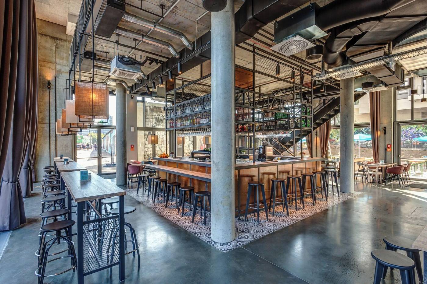 Schulz-Hotel-Berlin-Wall-At-The-East-Side-Gallery-Bar-13