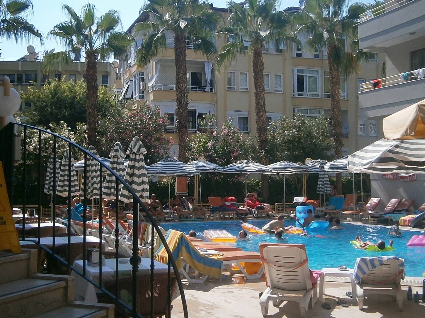 Sifalar-Apart-Hotel--Pool-6