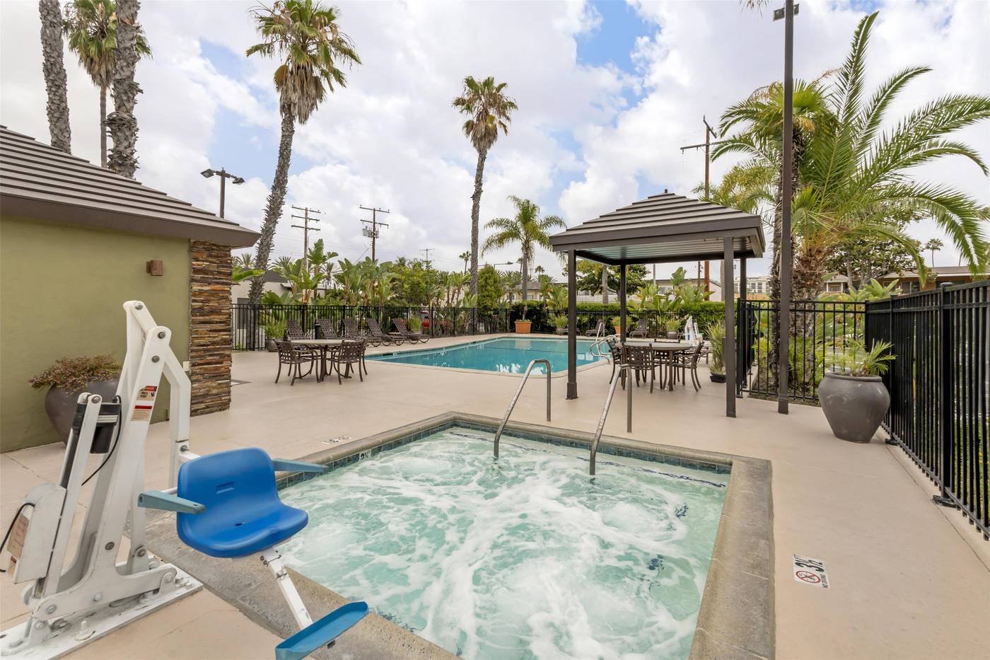 Best-Western-Plus-Pavilions-Pool-59