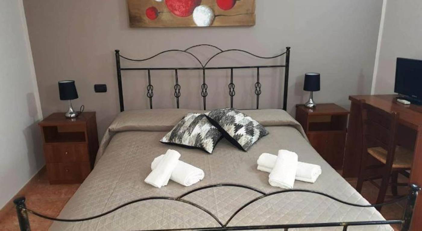 Hotel Ristorante L'Orizzonte-Italy-LOC LE CASTELLA-Room-1