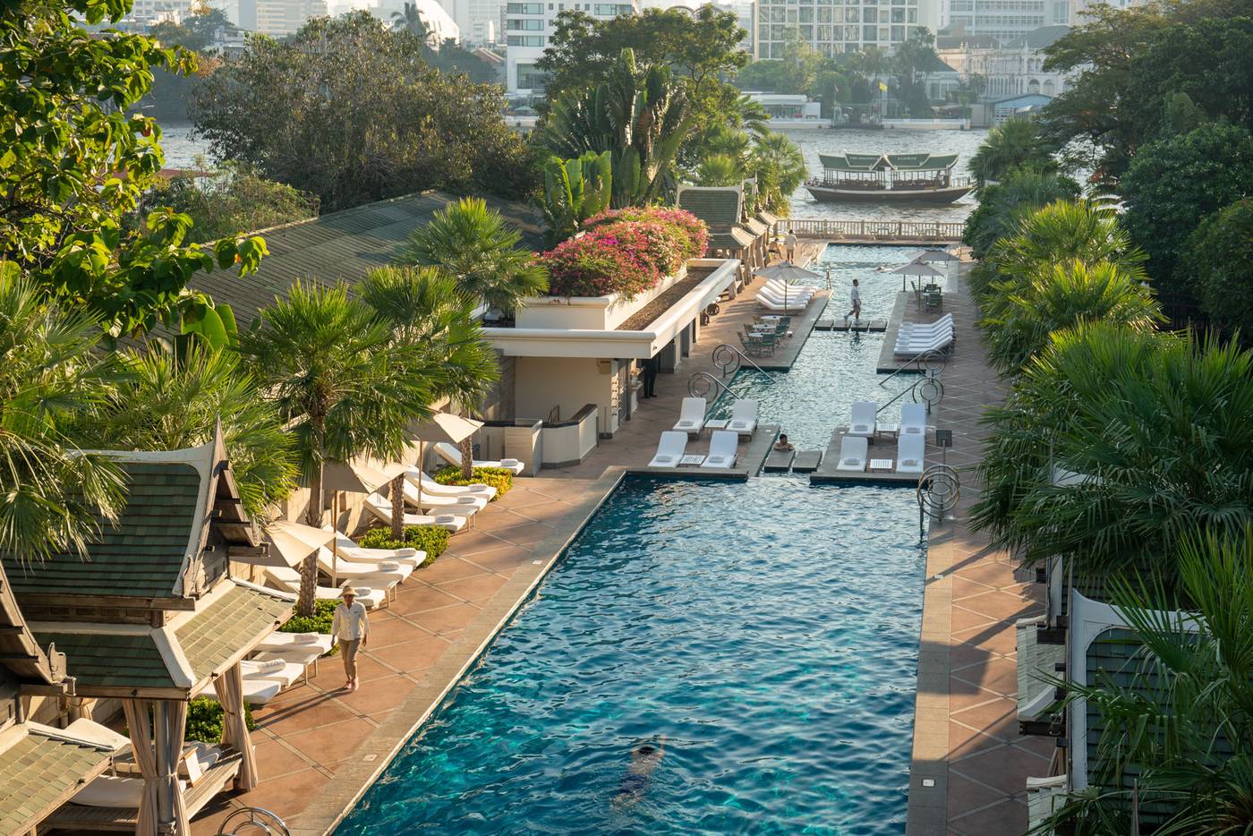 The-Peninsula-Bangkok-Pool-2