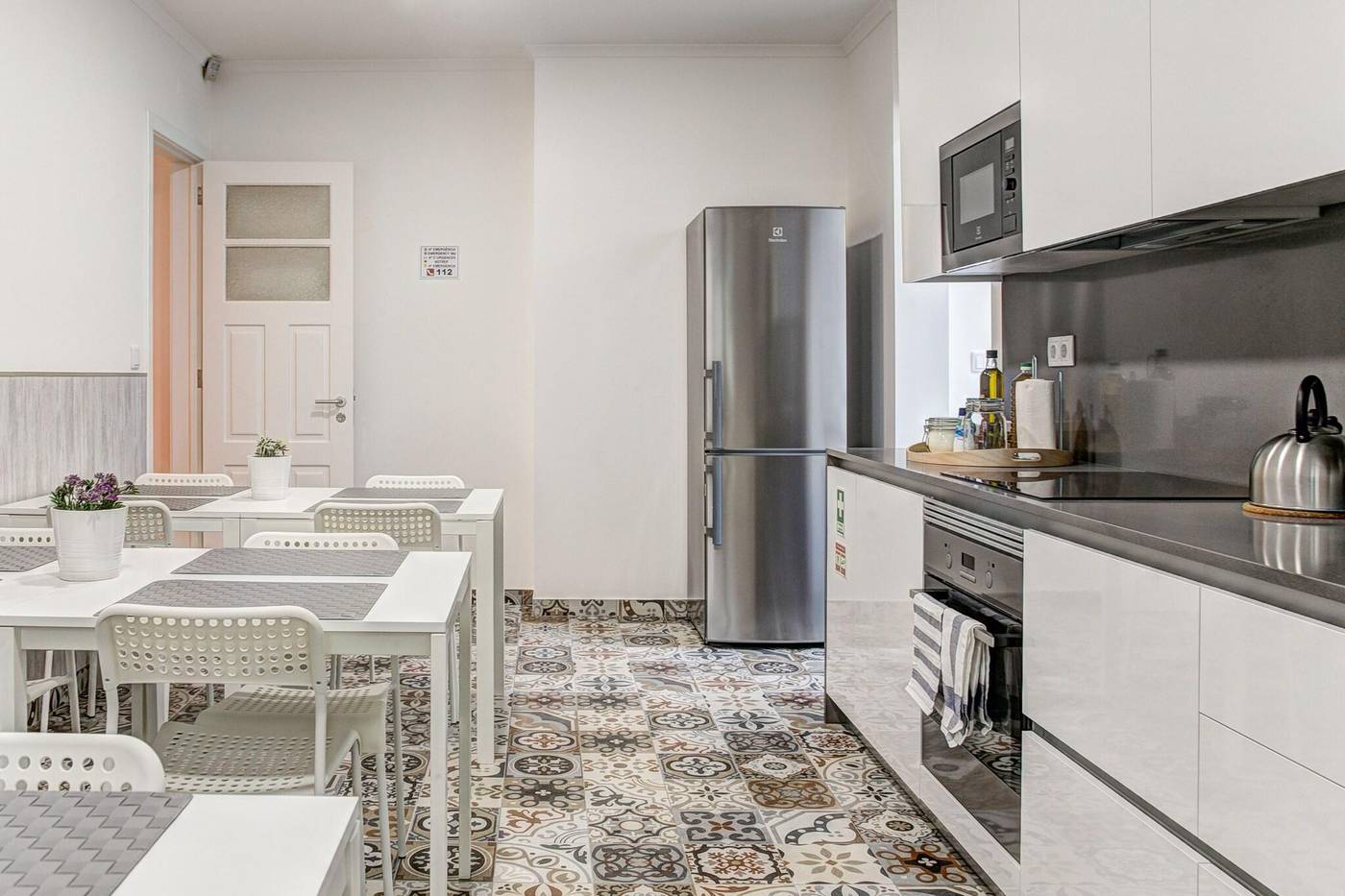 Home-Out-Rooms---Apartments-Room-85