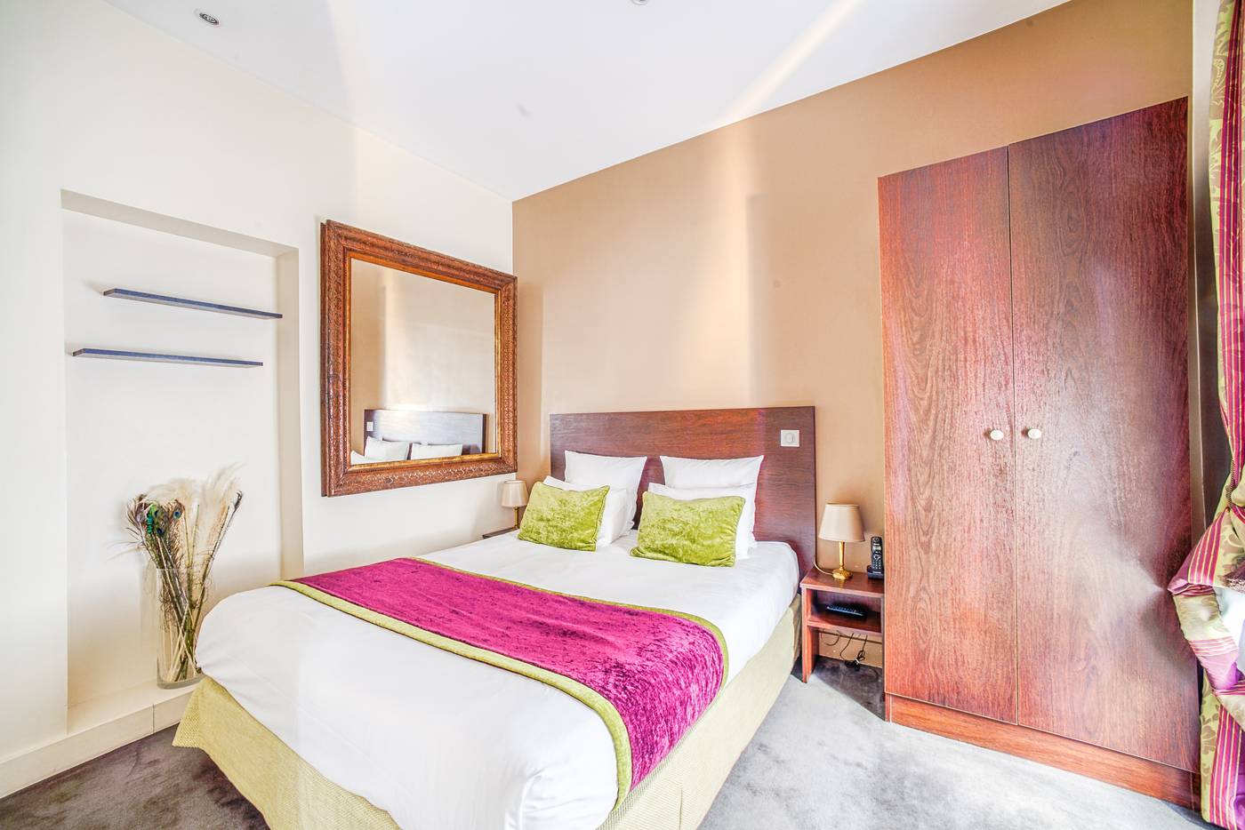 Queens-Hotel-Room-14