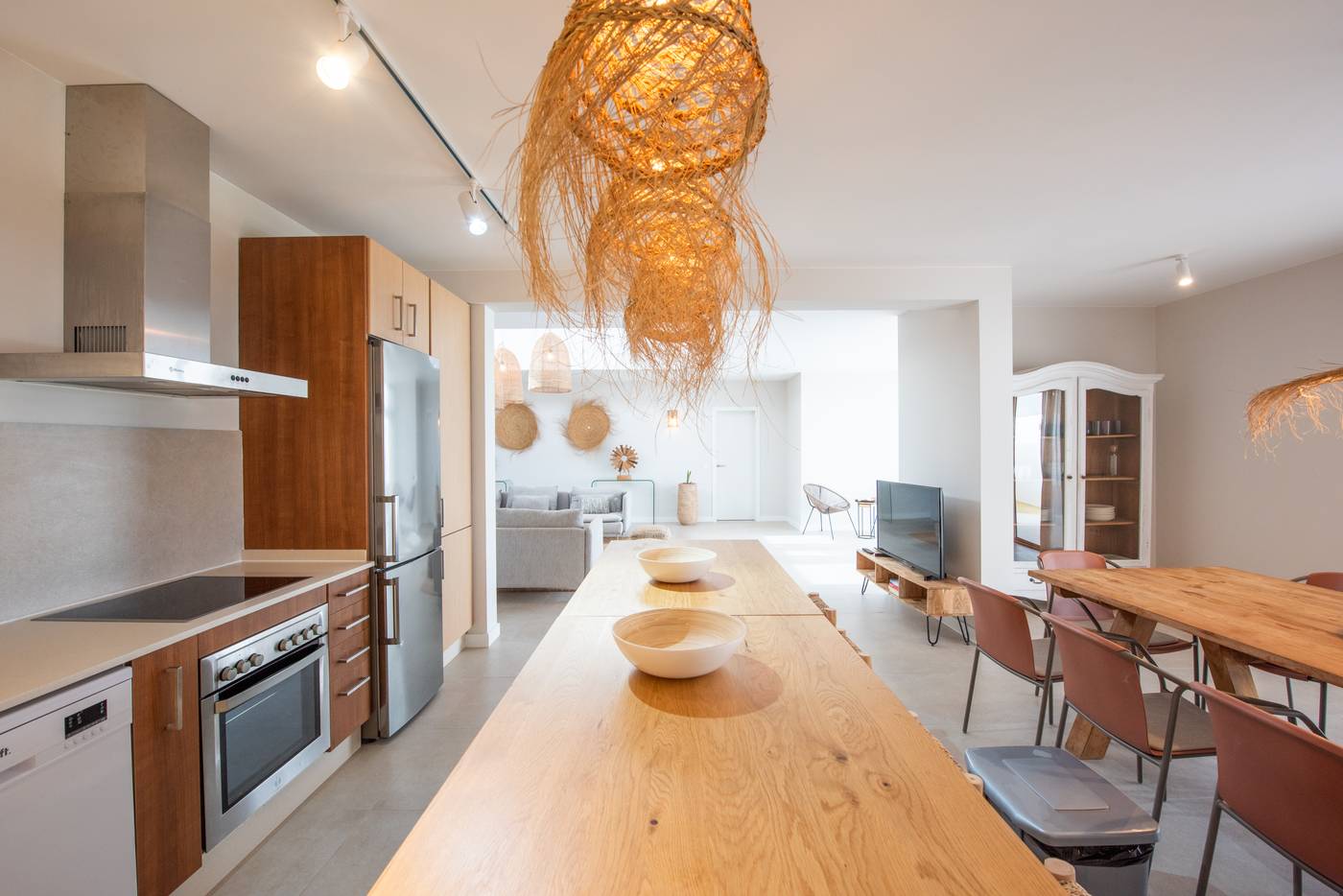 11.06.25 EREZA The White Homes