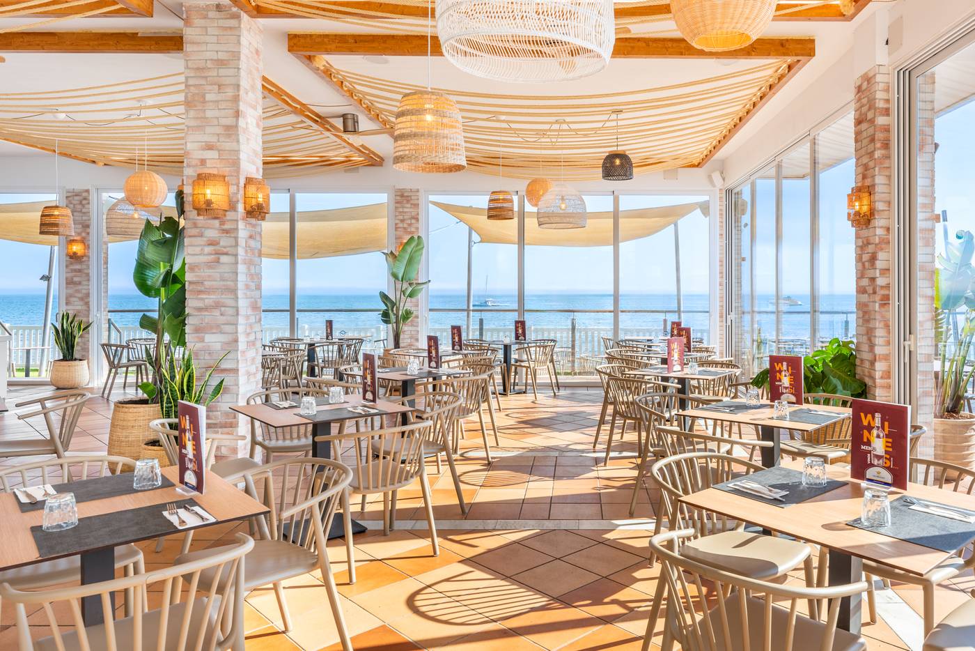 Globales-Playa-Estepona-Restaurant-47