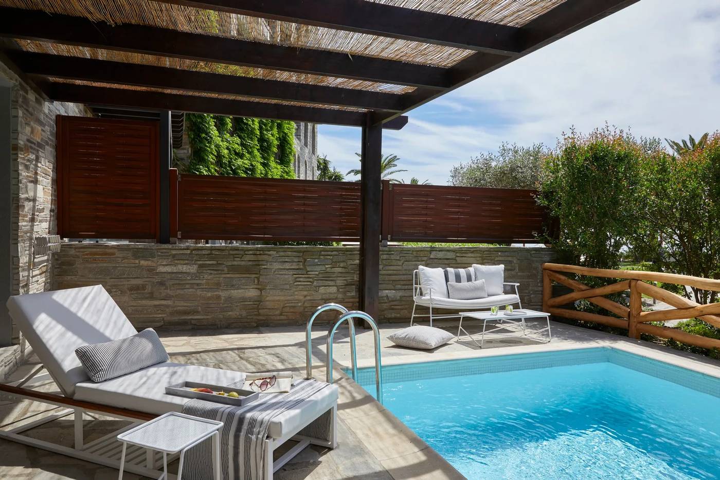 Eagles-Palace-Room-10