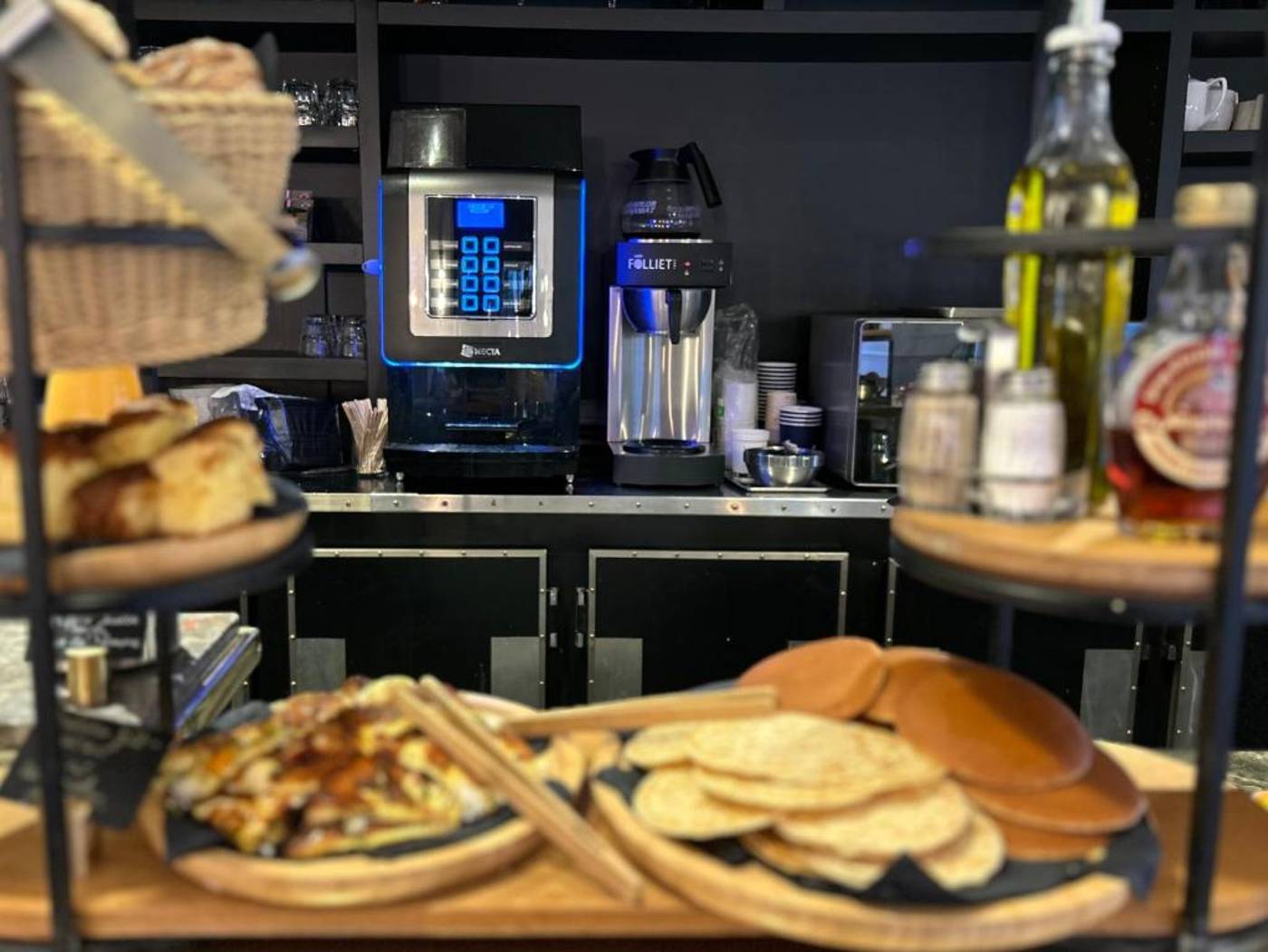 Eiffel-Villa-Garibaldi-Restaurant-15