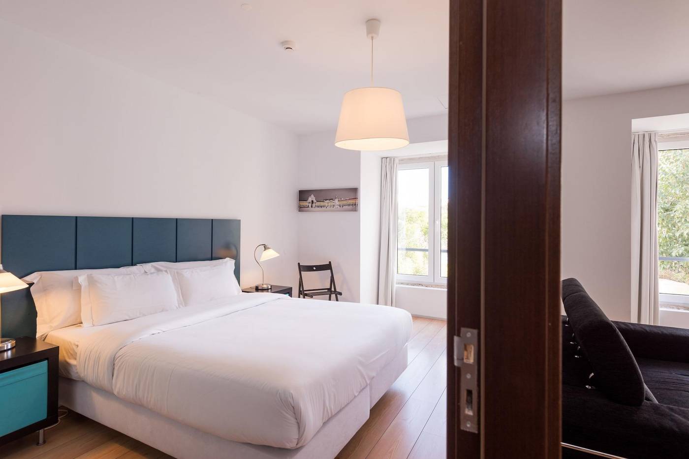 Alfama---Lisbon-Lounge-Suites-Room-23