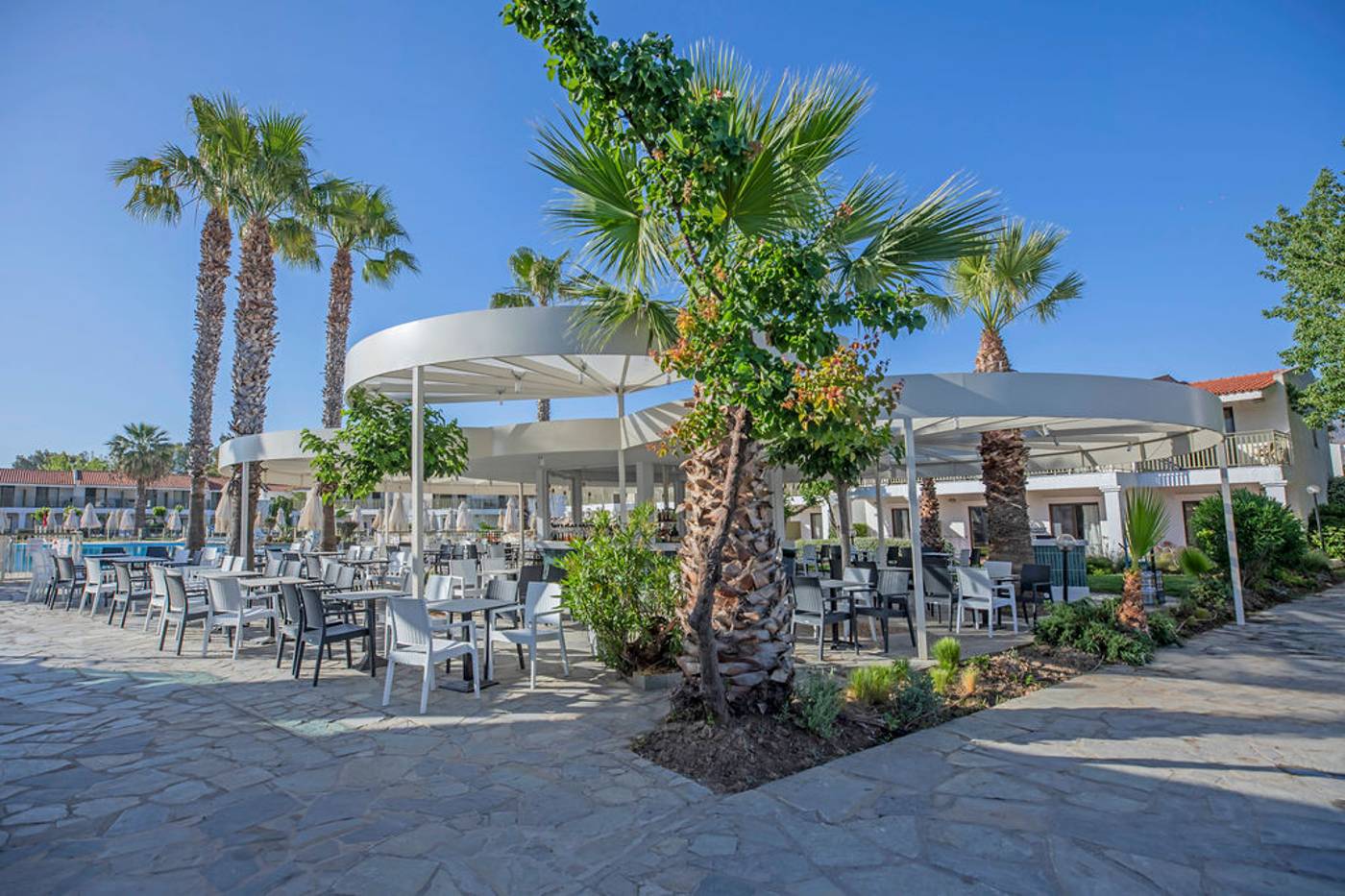 Golden-Coast-Hotel-and-Bungalows-Bar-70