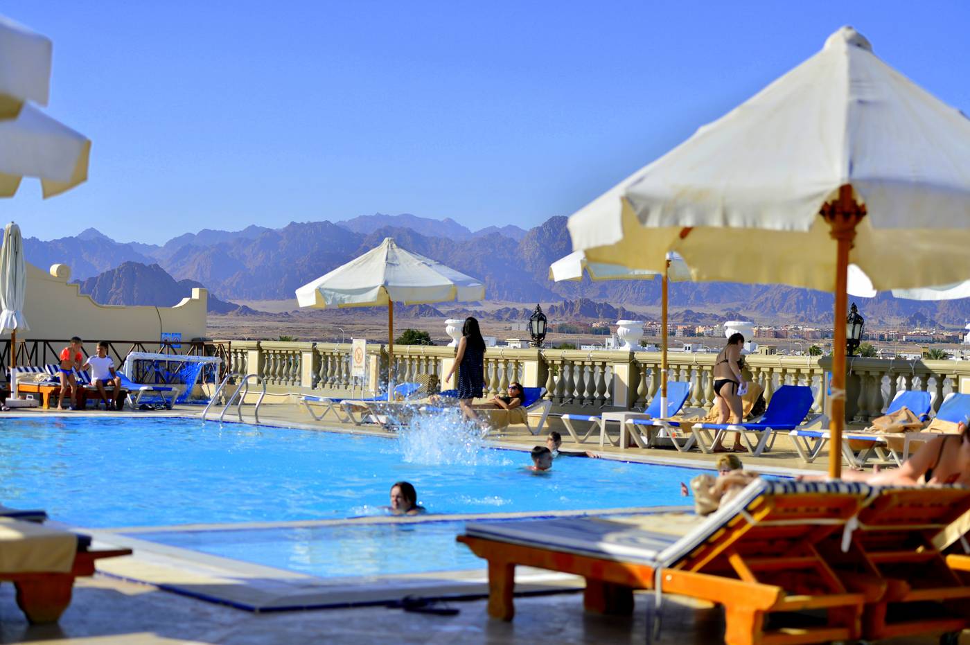 IL-Mercato-Hotel---Spa-Pool-6