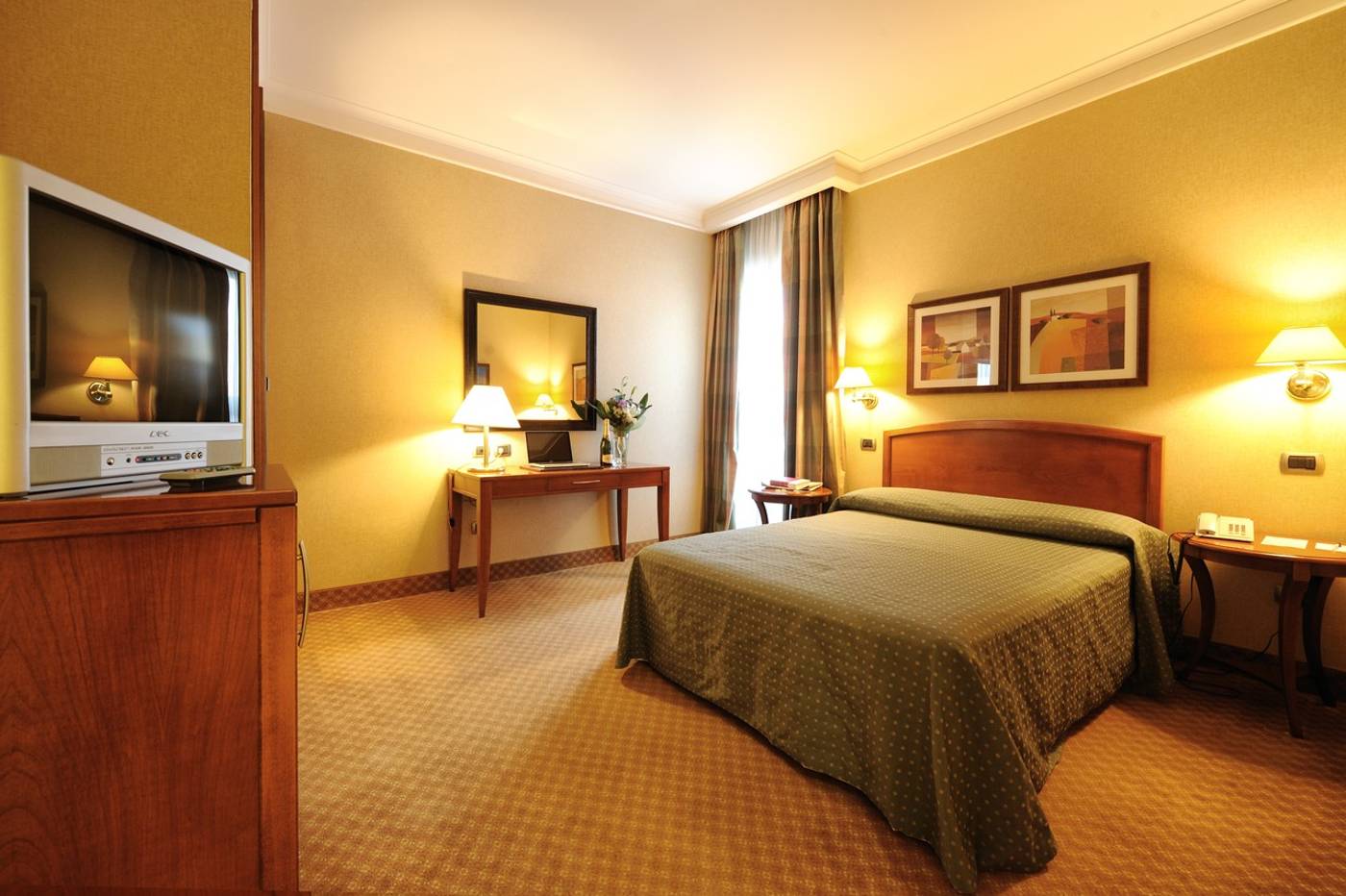 LH-Hotel-Lloyd-Rome-Room-20